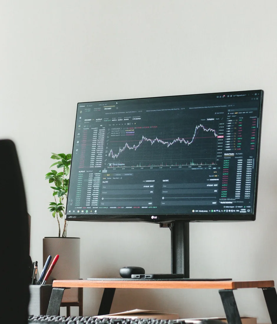 A monitor on a tidy desk showing a detailed performance graph